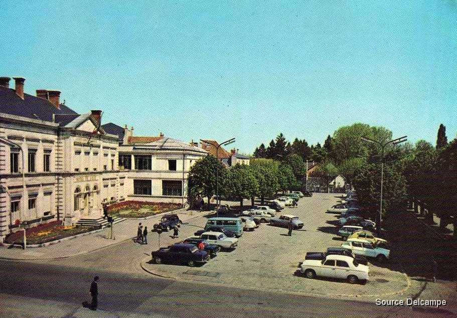 58 Cosne Sur Loire La Place.jpg